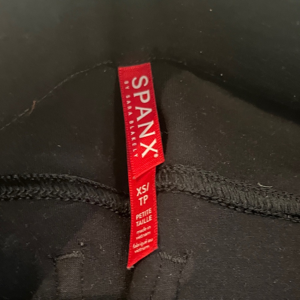 SPANX Black Cropped Leggings - Picture 2 of 2